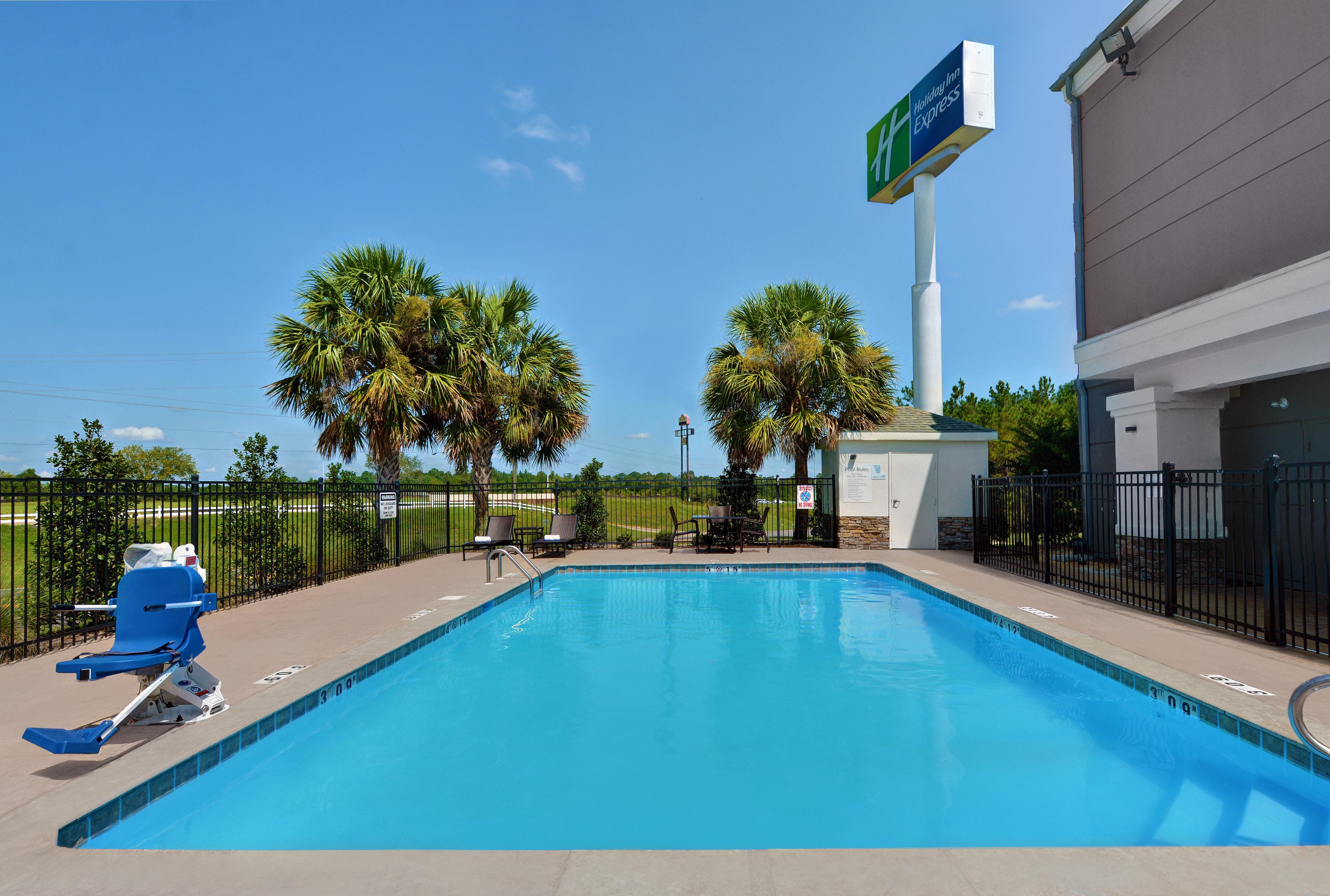 Holiday Inn Express Atmore By Ihg Exterior photo